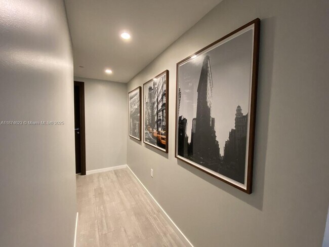 Building Photo - 1000 Brickell Ave