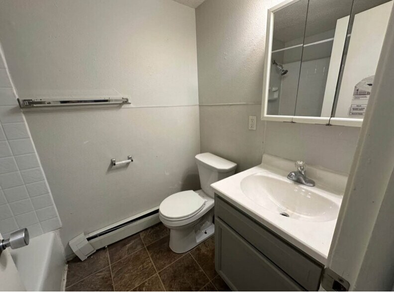 Building Photo - 2430 Muscatine Ave