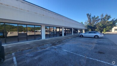 Building Photo - 6001 Bartlett Center Dr