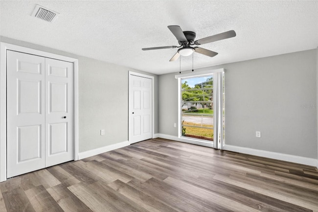 Building Photo - 9633 Lakeside Ln