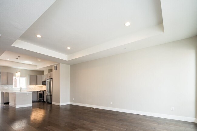 Building Photo - Modern 3 bed / 4 bath, 3 story townhome!