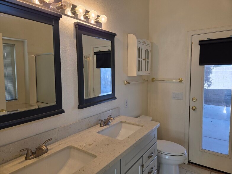 Master Bath - 6411 W Adobe Dr