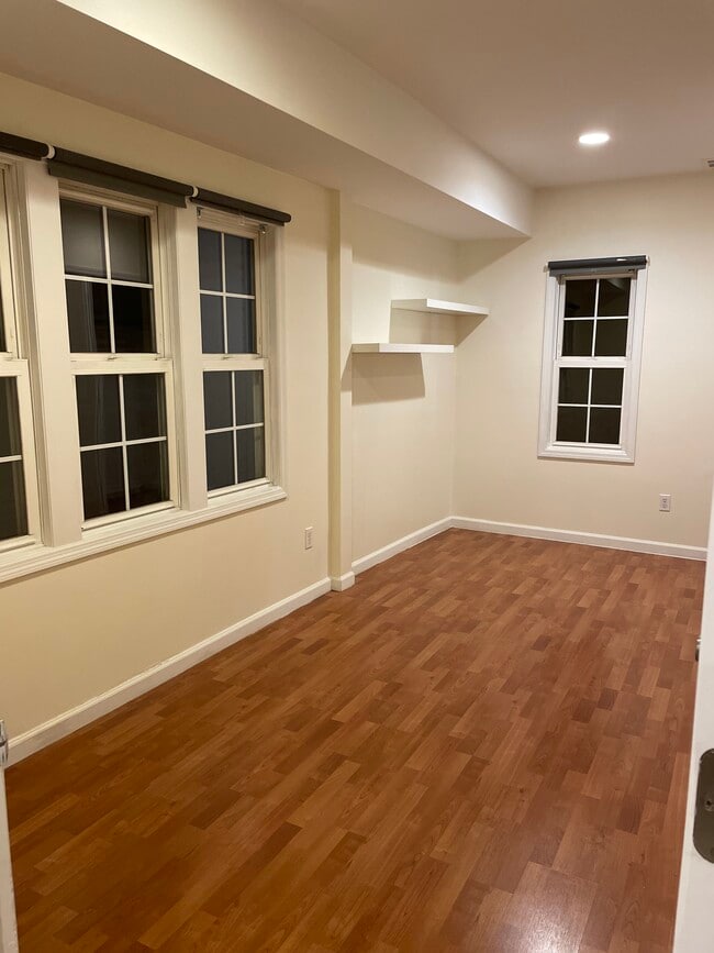 Building Photo - 227 Elm St