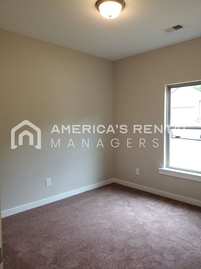 Building Photo - Spacious home for Rent in Clanton, AL!! Available to View with 48 Hour Notice!!!