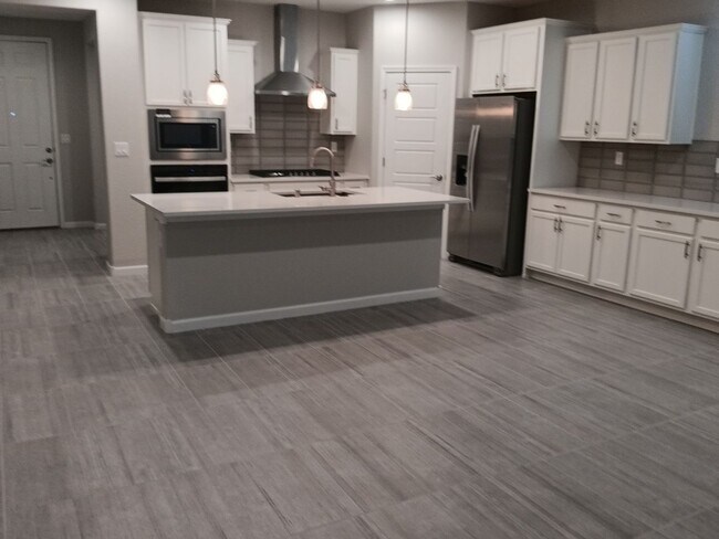 Building Photo - 3 Bedroom, 2 Bathroom Home! Schedule a Showing!