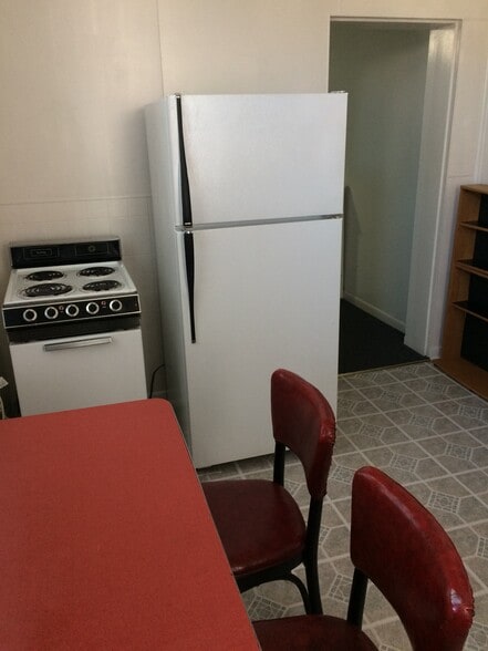 Kitchen - 3821 Bates St