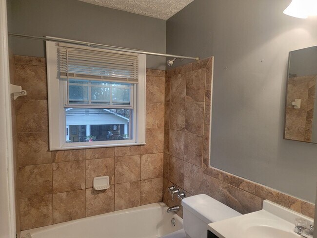 Building Photo - 1364 Carnegie Ave