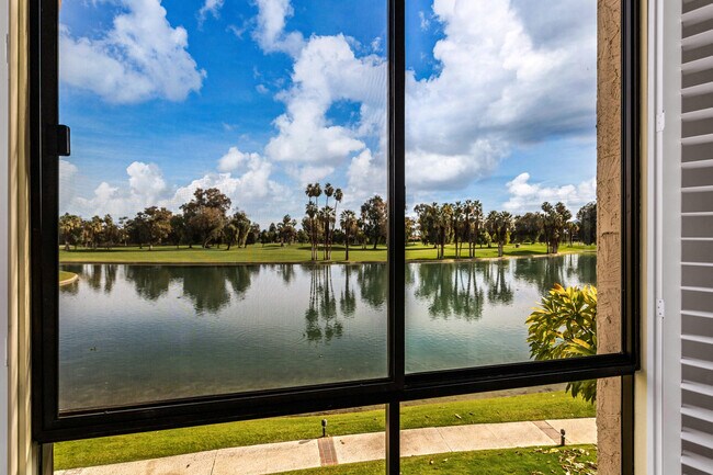 Building Photo - 910 Island Dr