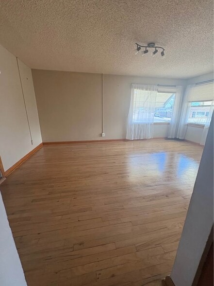 Building Photo - 1620 E 18th St