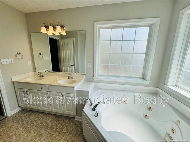 Building Photo - 109 Vail Ct