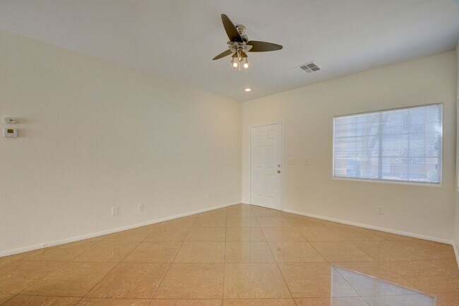 Building Photo - Beautiful two bedroom in great location