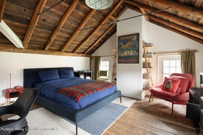 Building Photo - 2073 NY-82