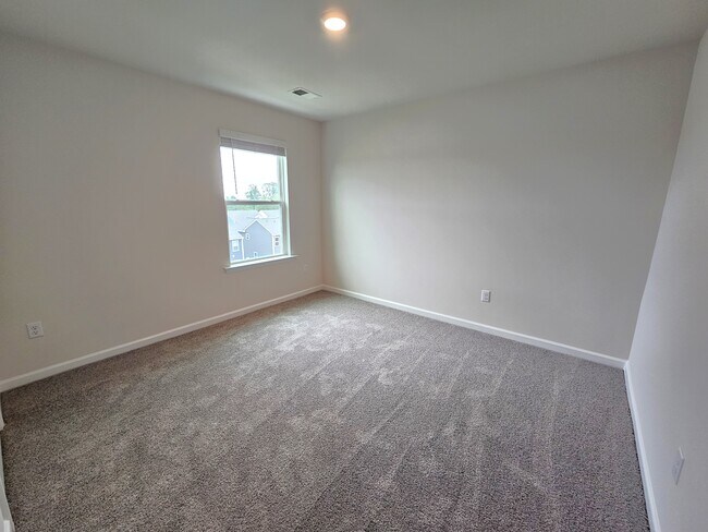 Building Photo - 942 Pineland Dr