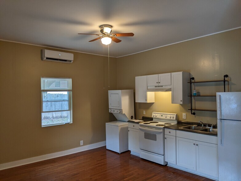 Kitchen includes laundry - 312 Bowen St