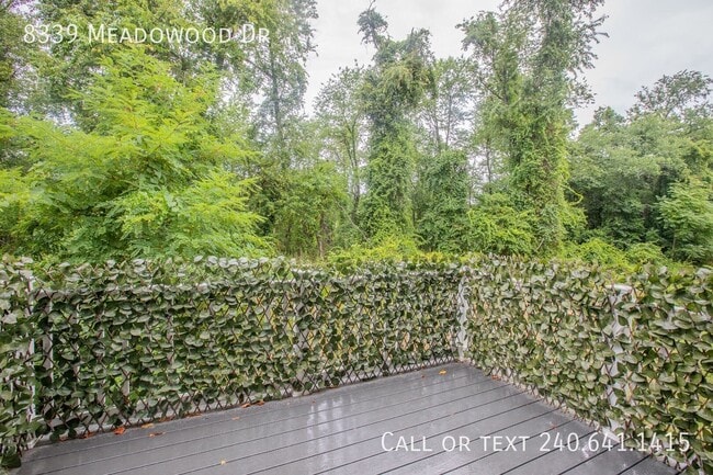 Building Photo - 8339 Meadowood Dr