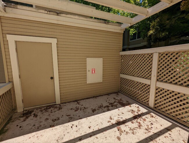 Building Photo - 970 La Mesa Terrace