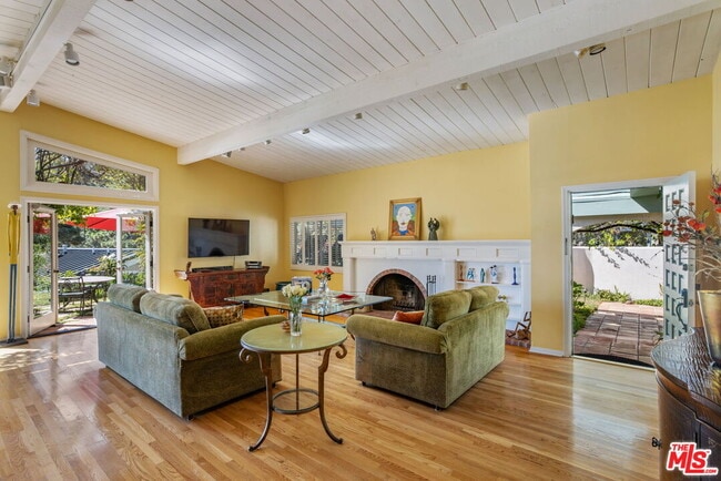 Building Photo - 1336 Bienveneda Ave