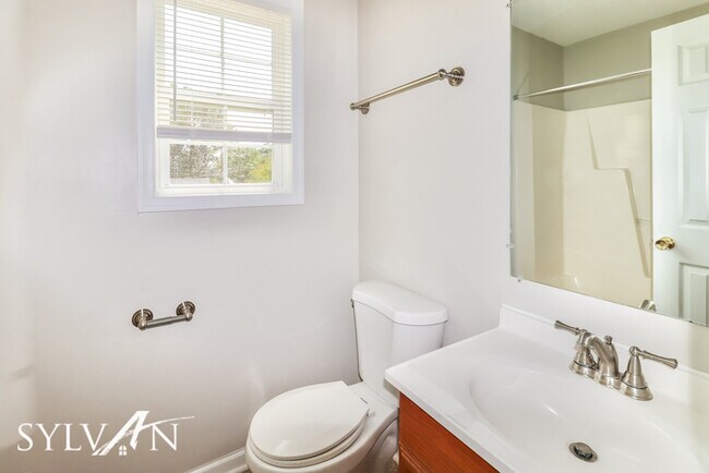 Building Photo - The living is easy in this 3 bedroom, 1.5 ...