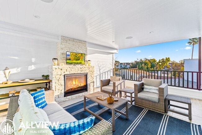 Building Photo - Gorgeous 3 bed 3.5 bathroom home available...