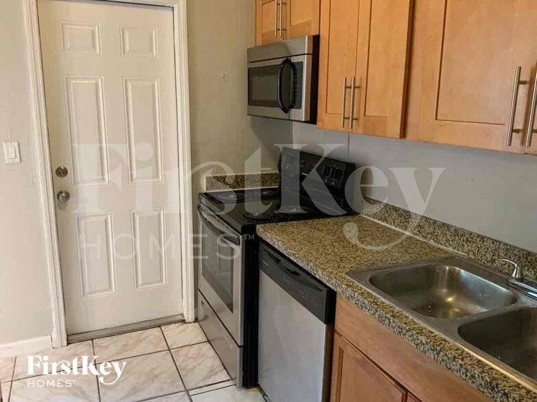 Building Photo - 1525 NW 126th St