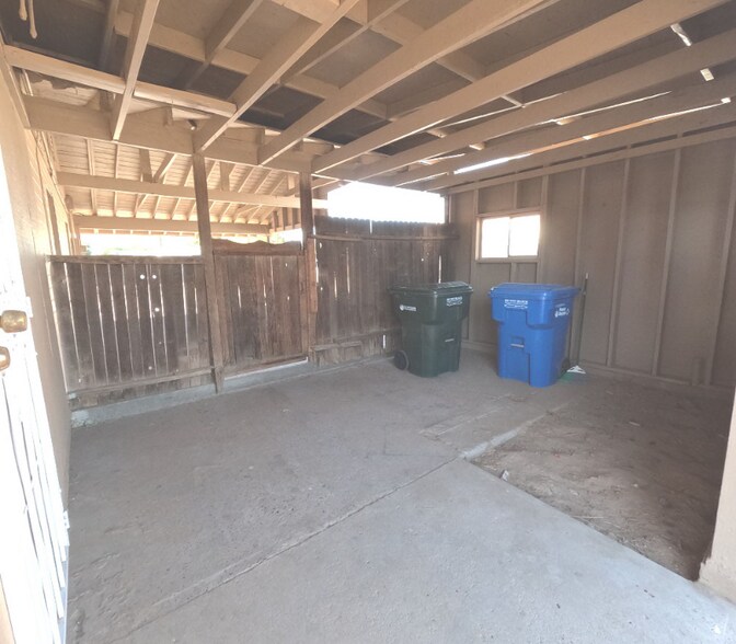 Building Photo - 2612 E Alta Vista Rd