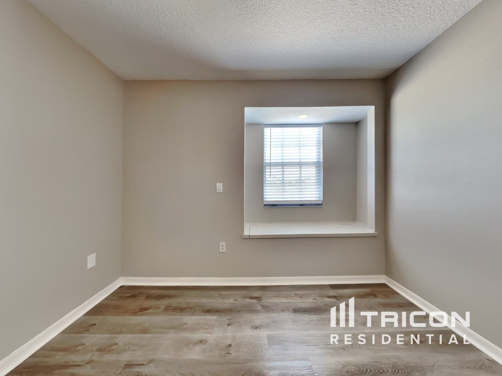 Building Photo - 528 Little Lake Ct
