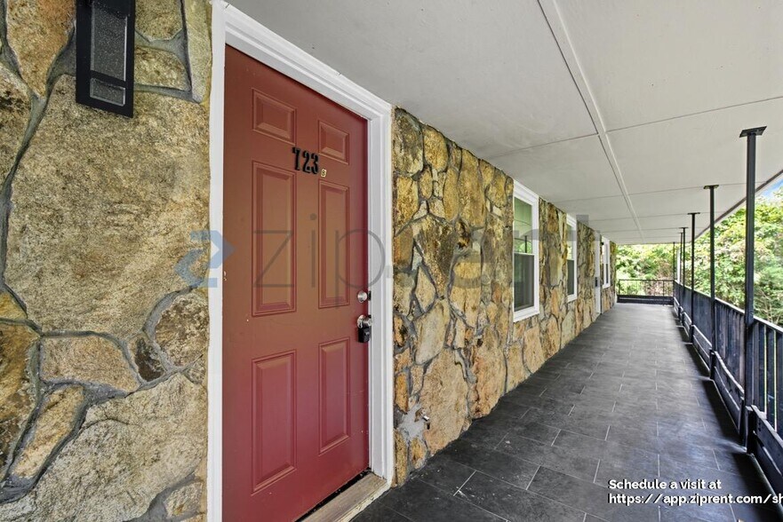 Building Photo - 723 Ford Pl