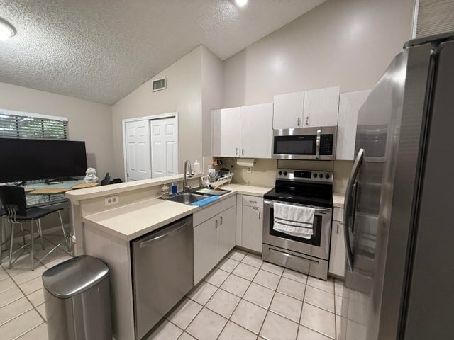 Building Photo - 13025 Meadowbreeze Dr