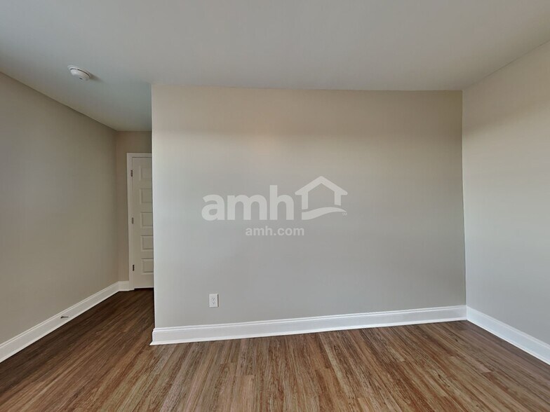 Building Photo - 5340 Tupelo St