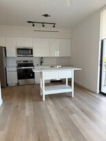 Building Photo - 234 SE 3rd St