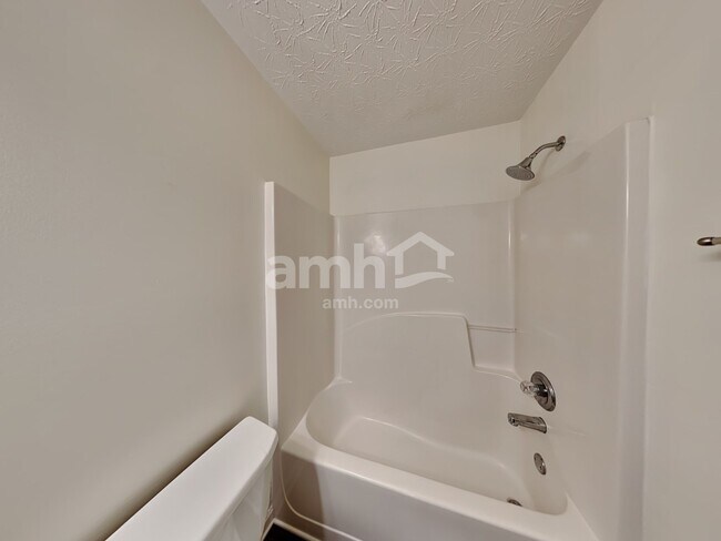 Building Photo - 908 Gardenia Curve