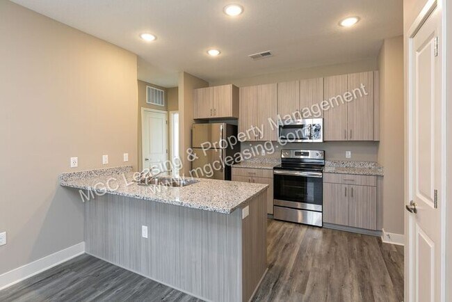 Building Photo - 1 Bedroom Luxury Apartment in the Northland of KCMO