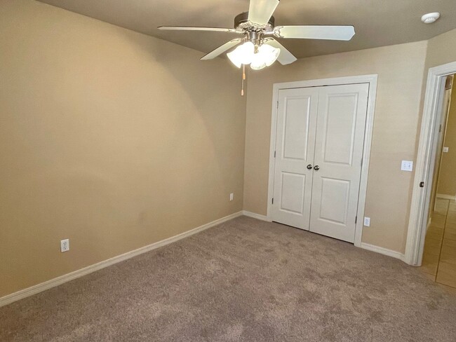 Building Photo - Edmond Home in Gated Community & Deer Cree...