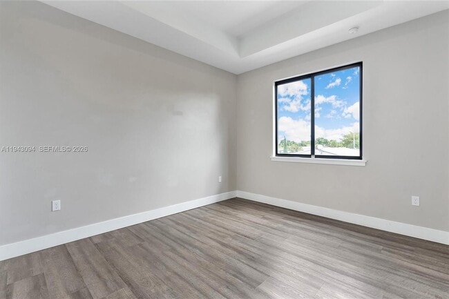 Building Photo - 444 E 16th St