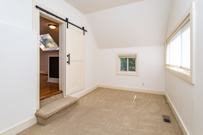 Building Photo - 12 W Brookside St