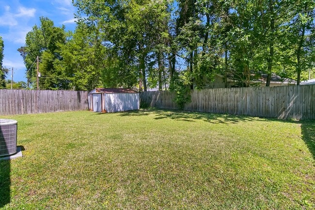 Building Photo - Charming West Ashley Bungalow