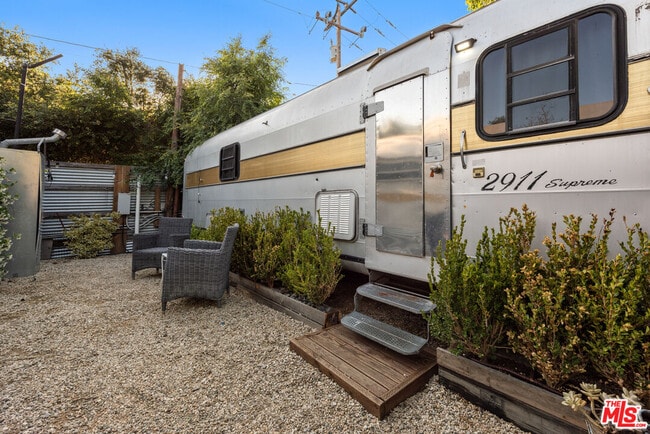 Building Photo - 272 N Topanga Canyon Blvd