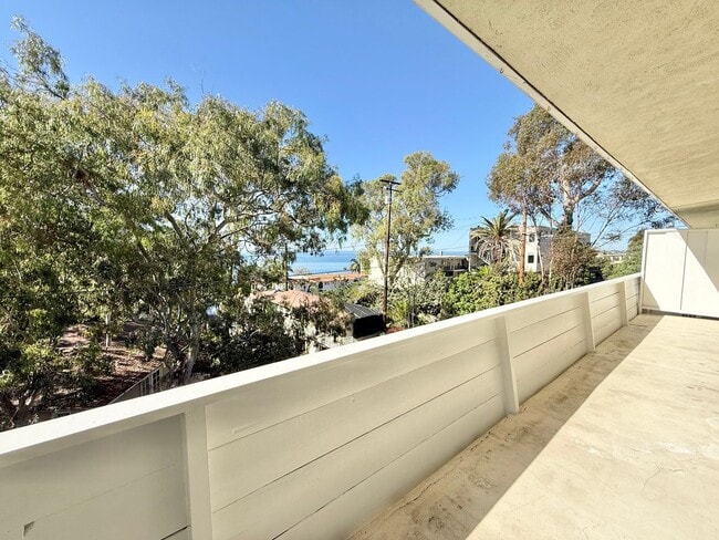 Building Photo - Charming 2 Bedroom 1 Bath in Laguna Beach!!