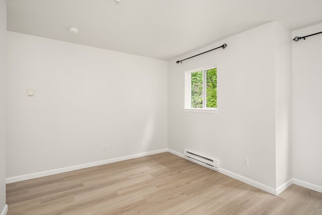 Building Photo - Completely Remodeled Top-Floor Unit in Fed...