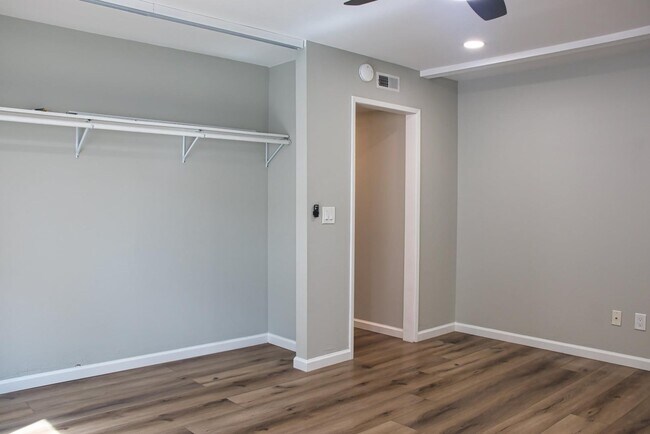 Building Photo - 600 Sheffield Ct