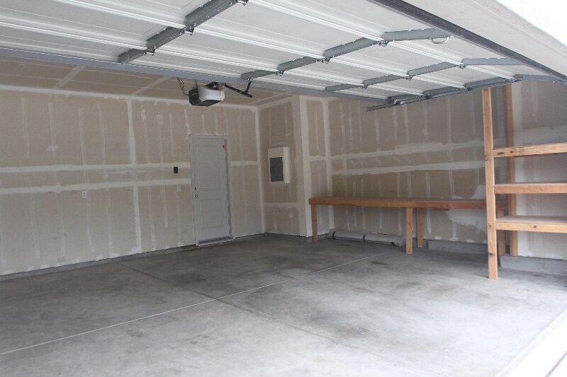 Building Photo - 2375 Creekview Dr