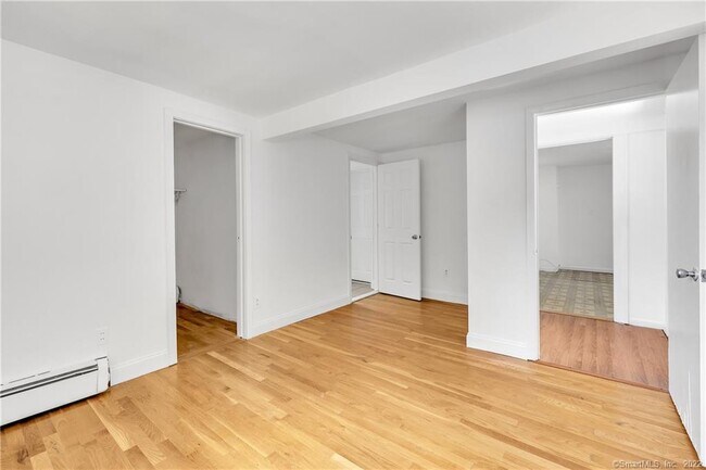 Building Photo - 11 Hallmark Pl