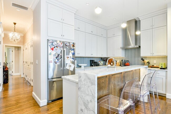 Building Photo - 298 Beacon St