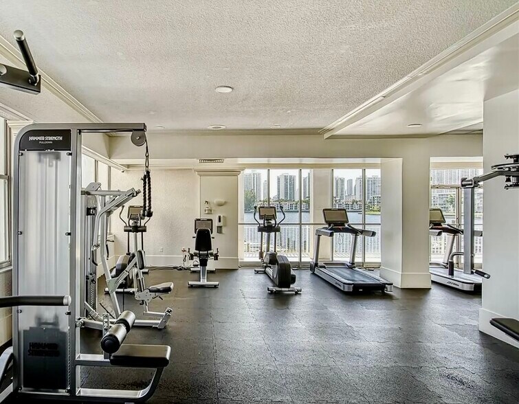 Building Photo - 18041 Biscayne Blvd