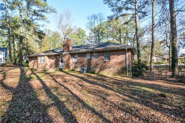 Building Photo - 1316 White Oak St SE