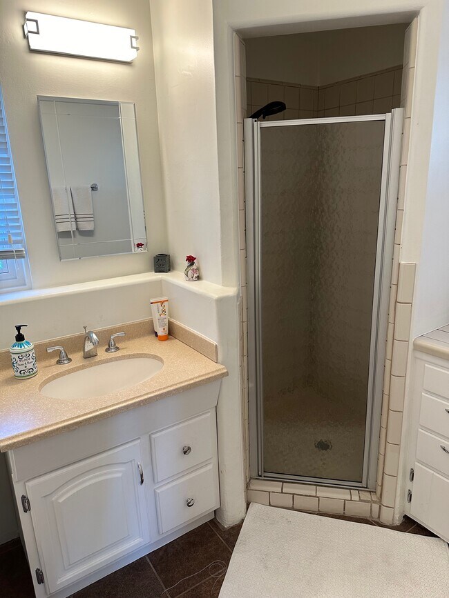 Building Photo - 4030 Haines St