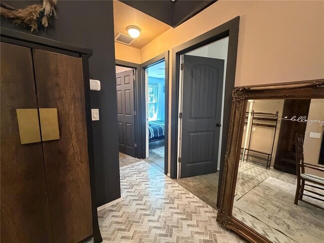 Building Photo - 2516 3rd Ave S