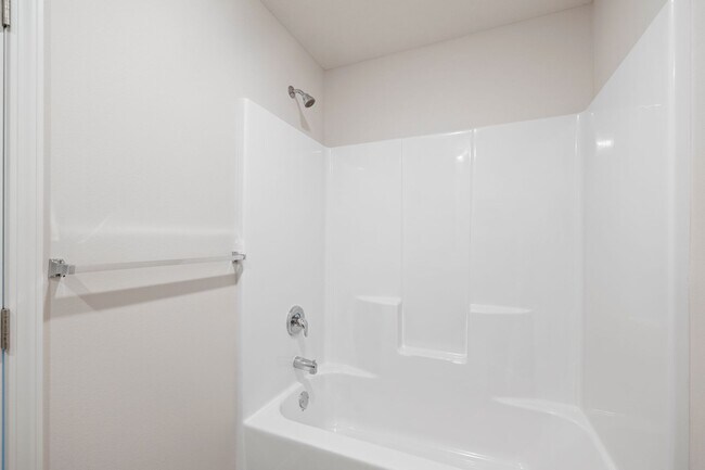 Building Photo - 3 Bedroom Rental with Fence!