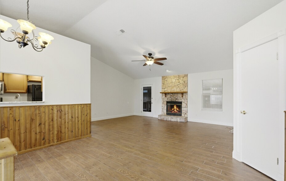 Building Photo - 2162 Saint Martins Dr E