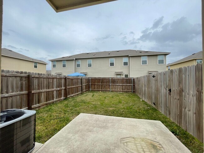 Building Photo - Townhome for rent